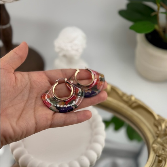 Floral Statement Hoop Earrings – Bold & Colorful Fan Shape 🌸✨ - Picture 6 of 6